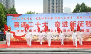 48岁古天乐至今未娶却没被催婚,陪父母拜年成集邮对象!